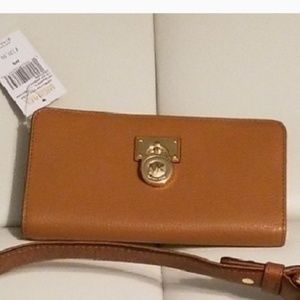 MICHAEL KORS HAMILTON LARGE ZIP AROUND WALLET